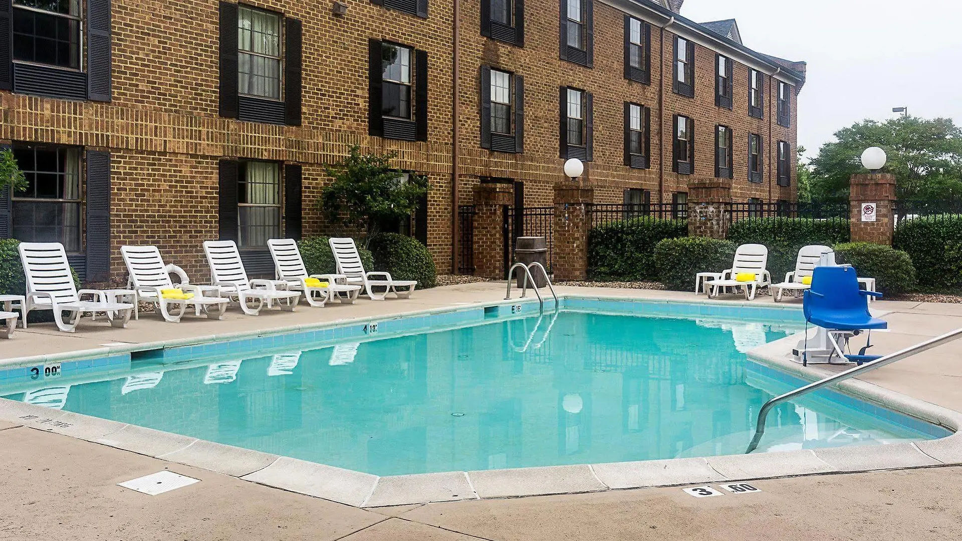 Comfort Inn Newport News - Hampton I-64 2*,